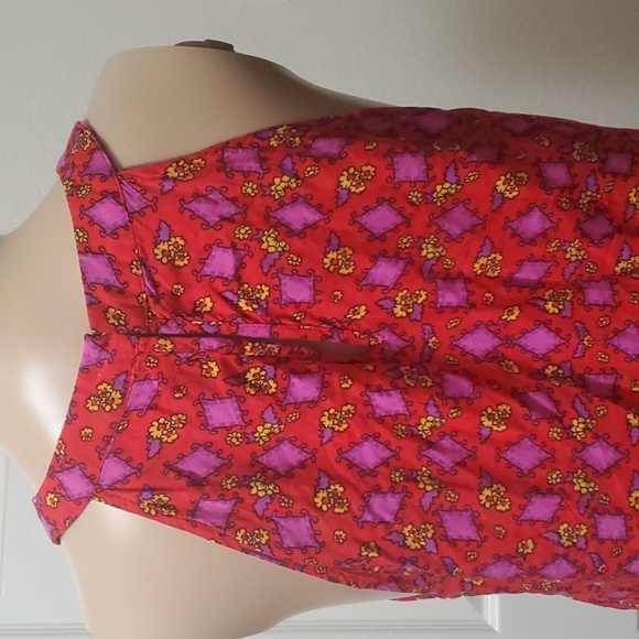 Lucy & Laurel M vibrant red floral and paisley bohemian racer back flowy top - Picture 6 of 10